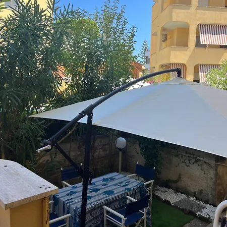 Lägenhet La Casetta Di Chloe Con Piscina *